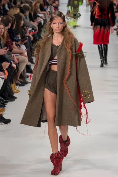 Look 26